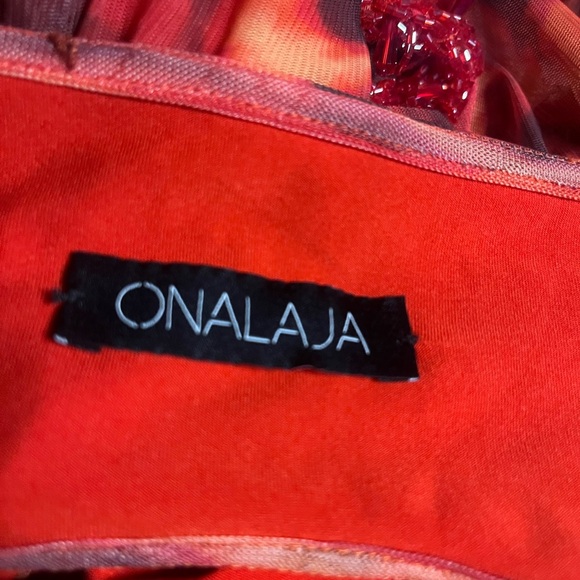 GUC Onalaja- Zisi Isi Off the Shoulder Gown. Size XL. - Picture 4 of 9